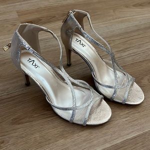 Selling brand new never worn rose gold heels.